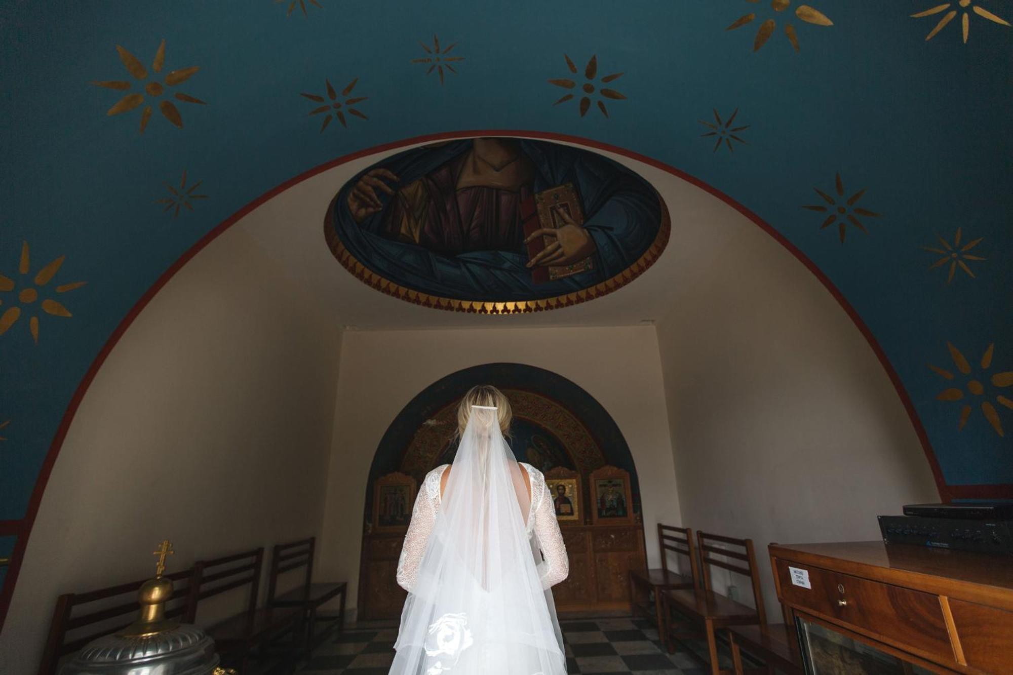 パークレーン ア ラグジュアリー コレクション リゾート アンド スパ リマソール エクステリア 写真 A nun in the church of the monastery