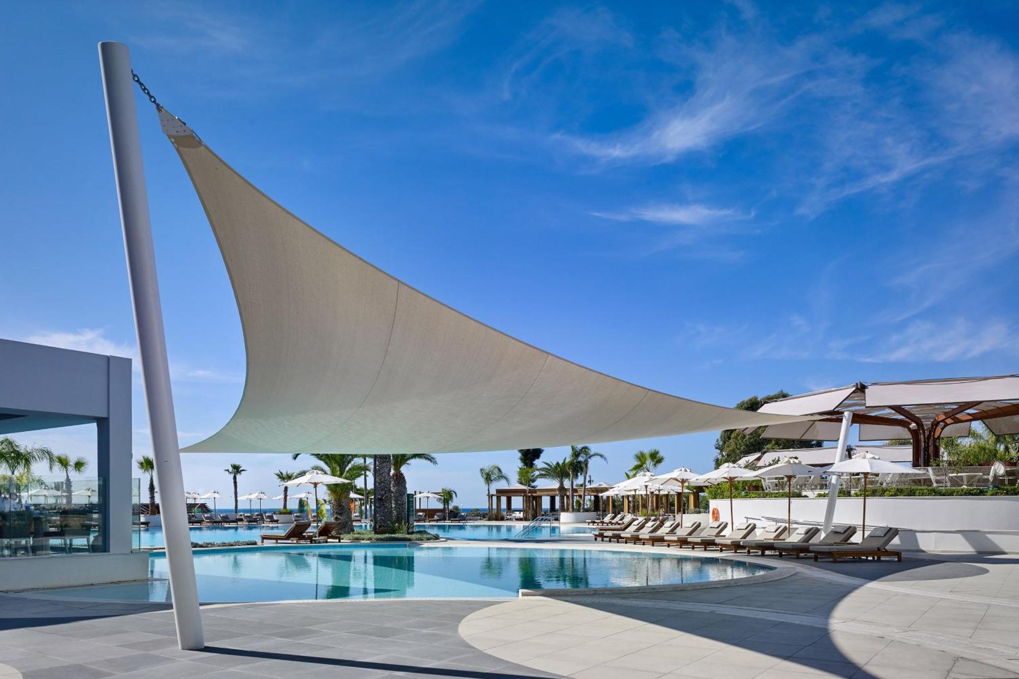 パークレーン ア ラグジュアリー コレクション リゾート アンド スパ リマソール エクステリア 写真 The resort's pool