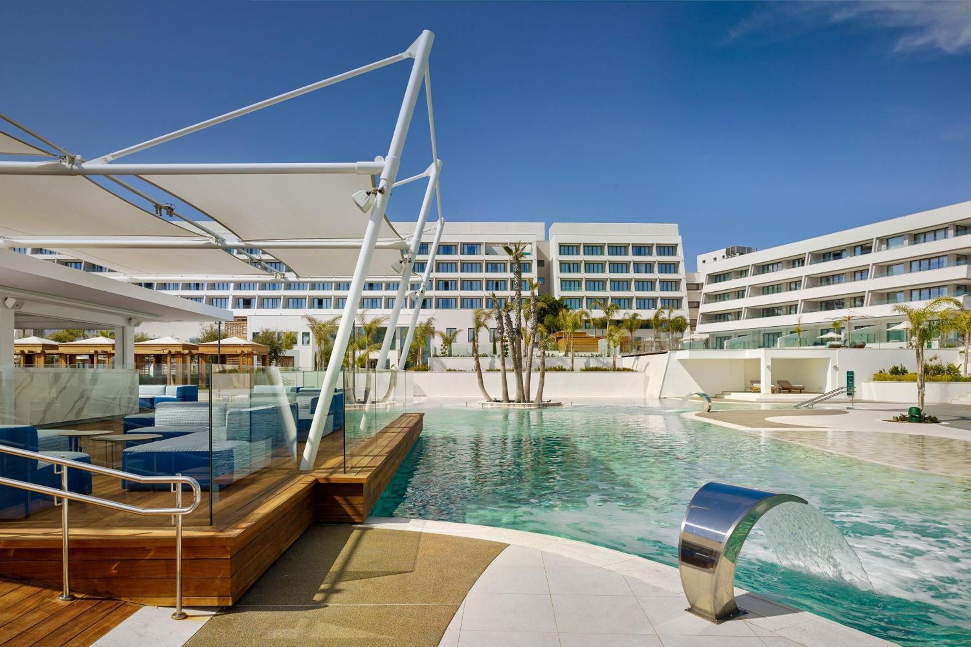 パークレーン ア ラグジュアリー コレクション リゾート アンド スパ リマソール エクステリア 写真 The pool at the hotel