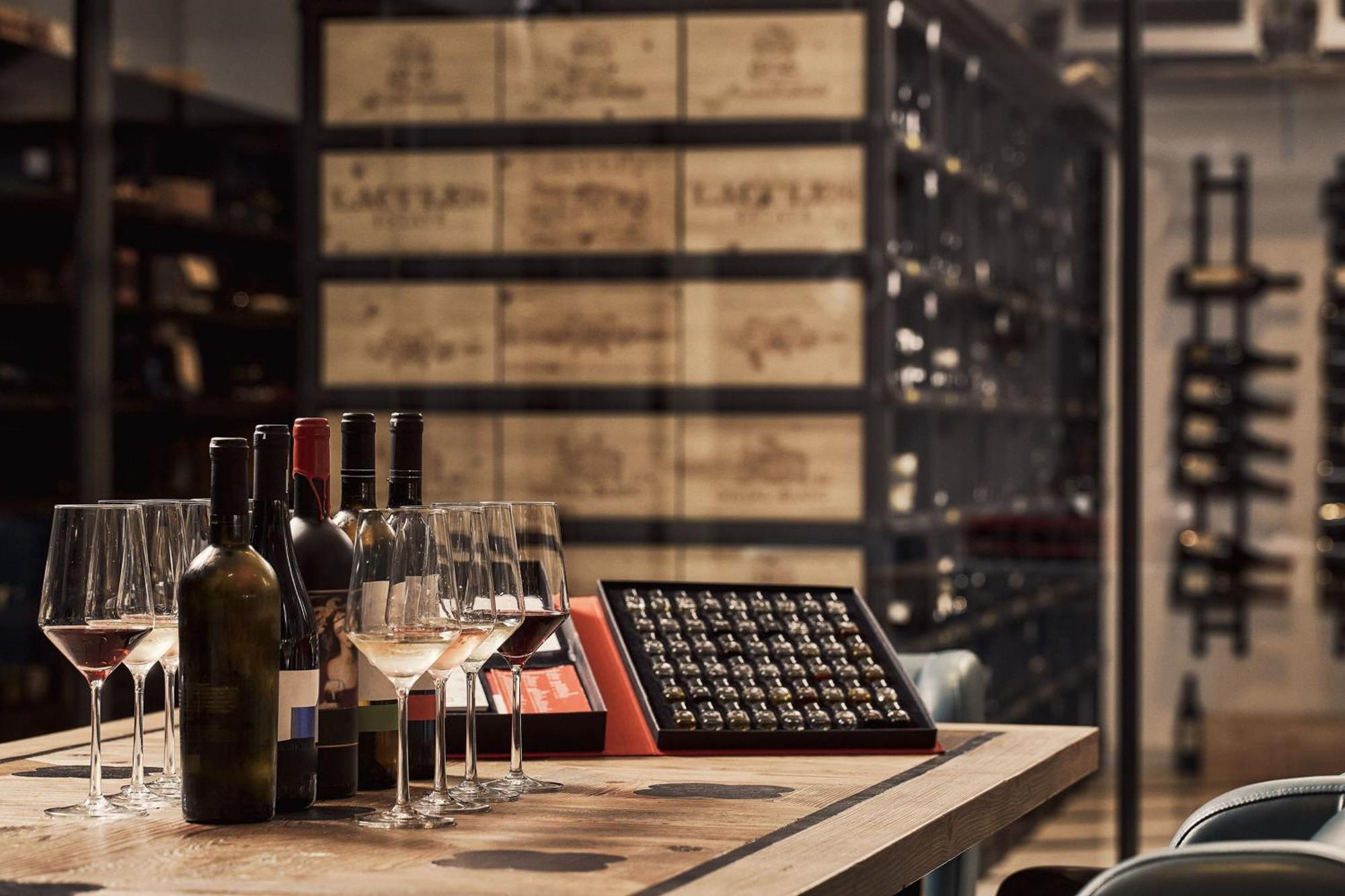 パークレーン ア ラグジュアリー コレクション リゾート アンド スパ リマソール エクステリア 写真 Wine tasting at the Wine University