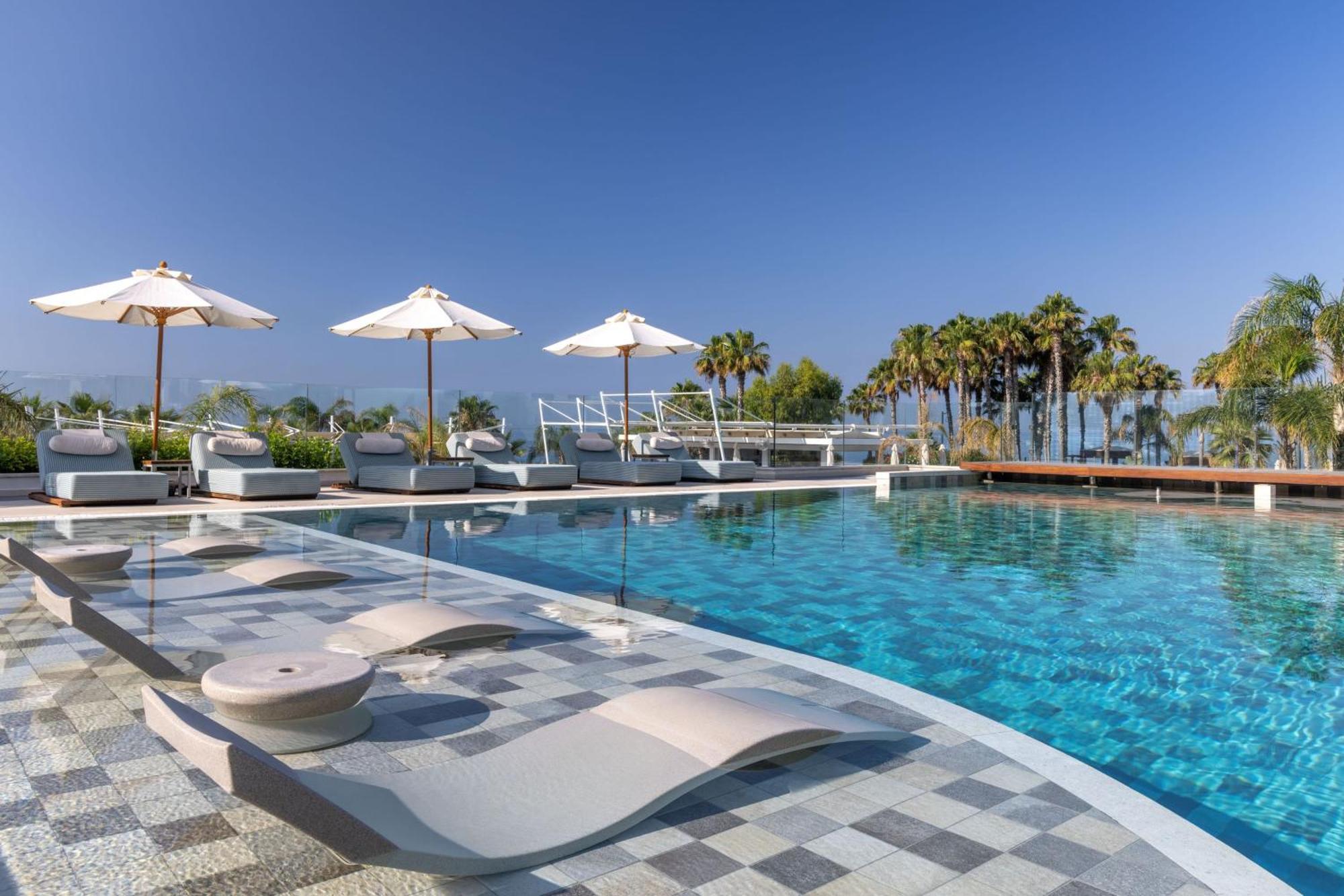 パークレーン ア ラグジュアリー コレクション リゾート アンド スパ リマソール エクステリア 写真 The pool at the hotel