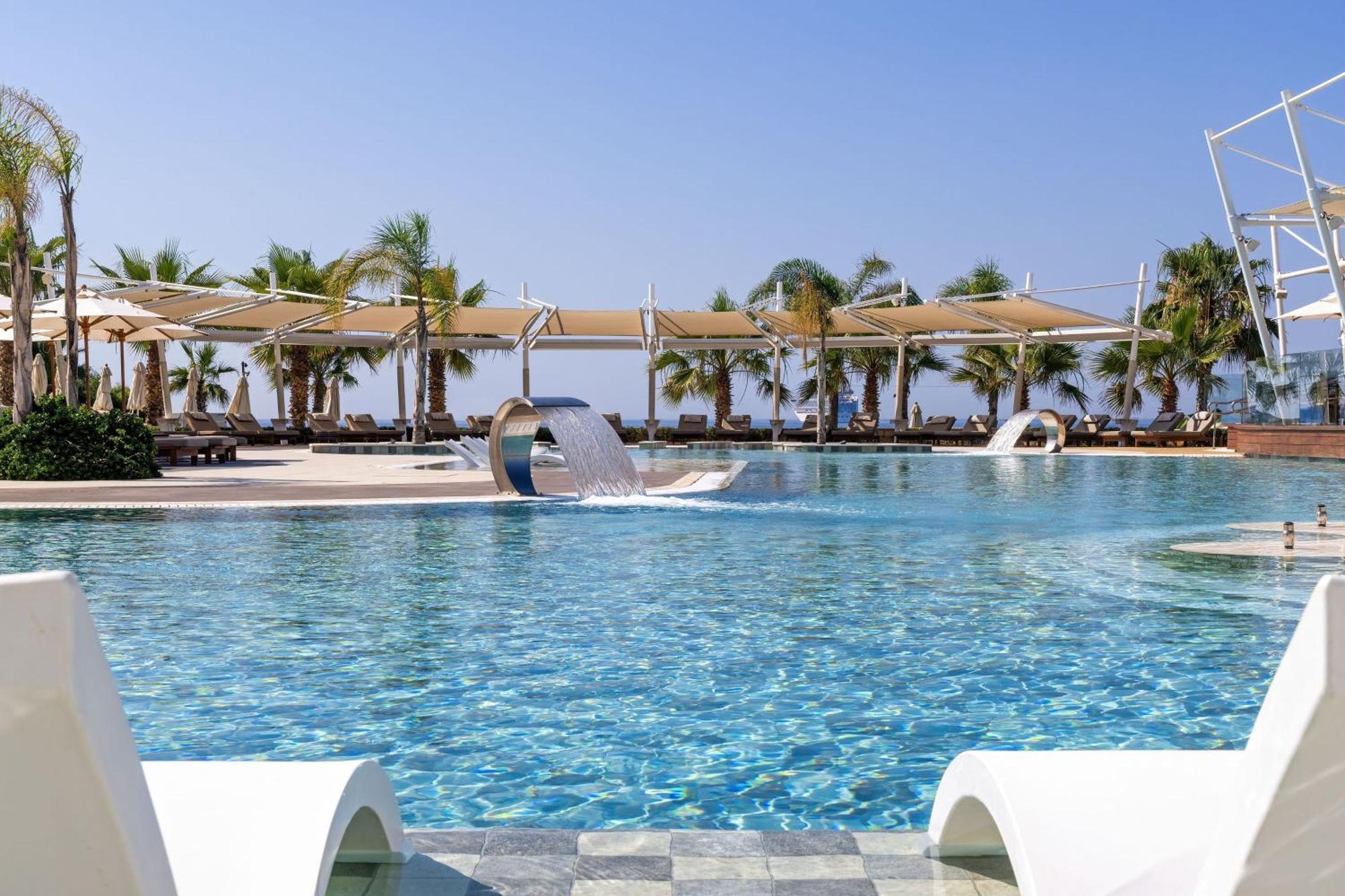 パークレーン ア ラグジュアリー コレクション リゾート アンド スパ リマソール エクステリア 写真 The pool at the resort