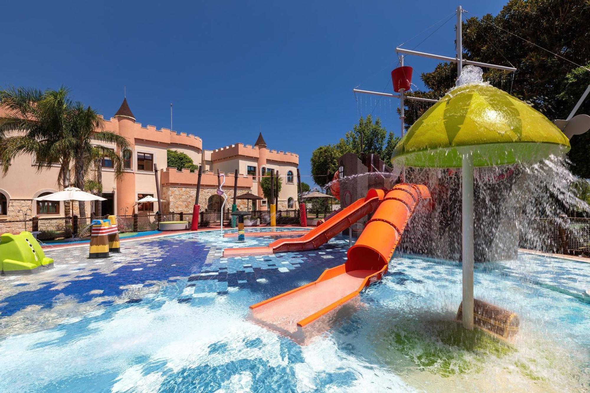 パークレーン ア ラグジュアリー コレクション リゾート アンド スパ リマソール エクステリア 写真 The water park at the hotel