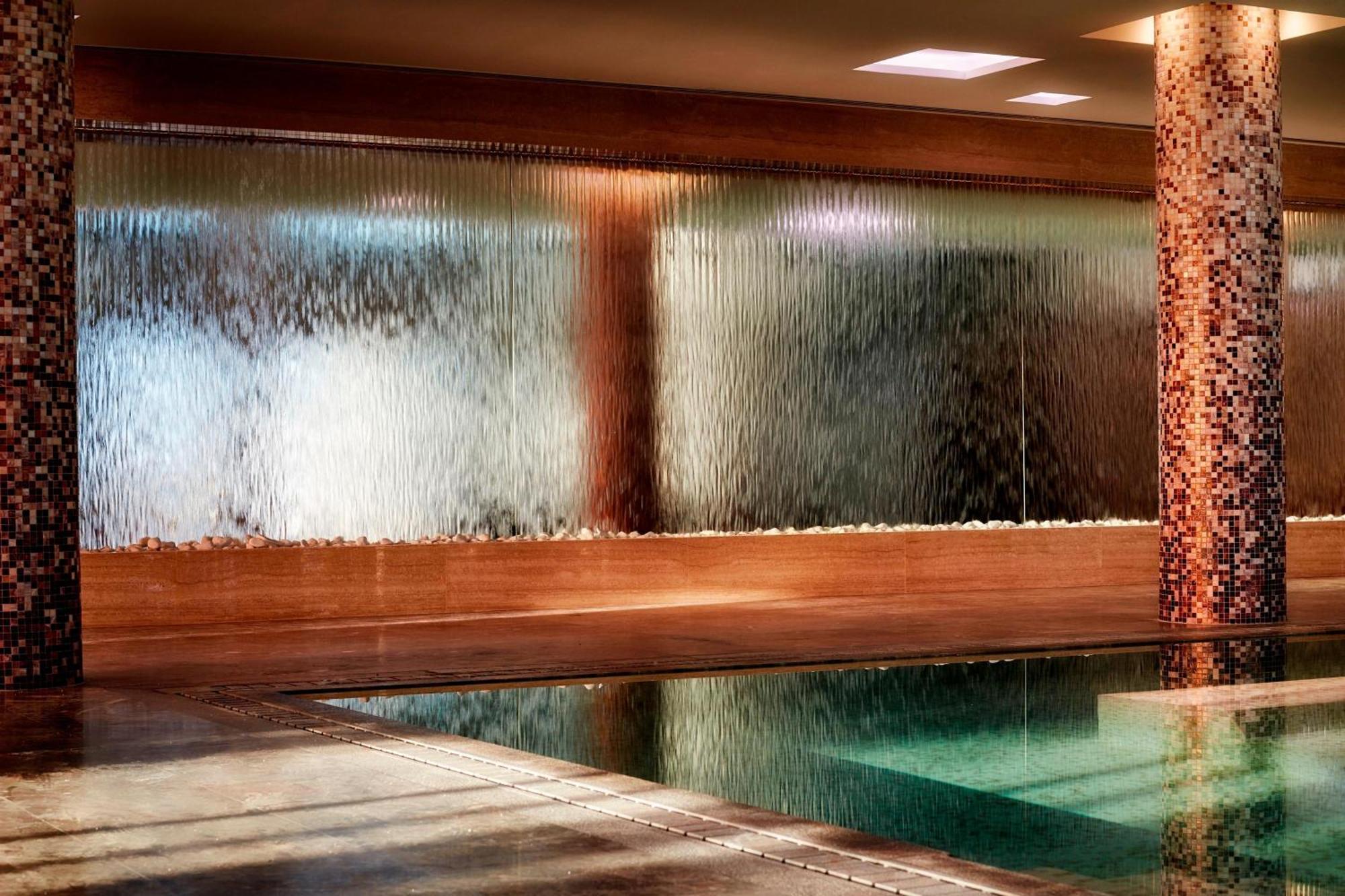 パークレーン ア ラグジュアリー コレクション リゾート アンド スパ リマソール エクステリア 写真 Waterfall at the spa