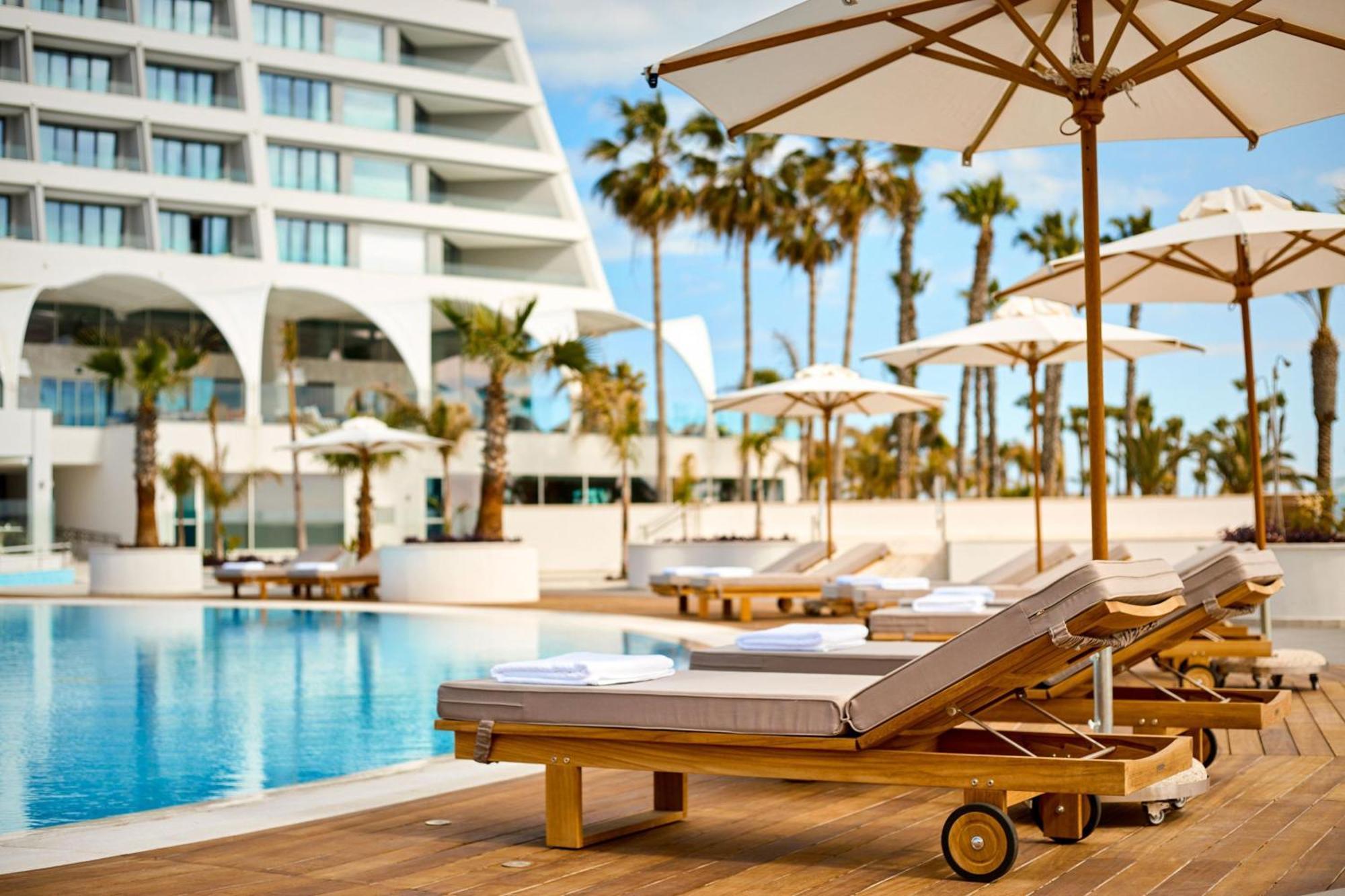 パークレーン ア ラグジュアリー コレクション リゾート アンド スパ リマソール エクステリア 写真 The pool at the W South Beach
