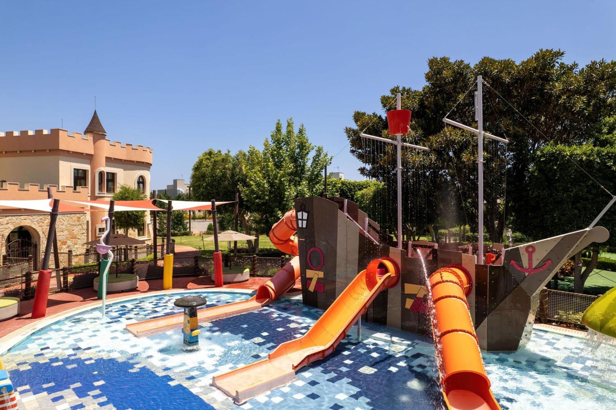 パークレーン ア ラグジュアリー コレクション リゾート アンド スパ リマソール エクステリア 写真 Playground in the park