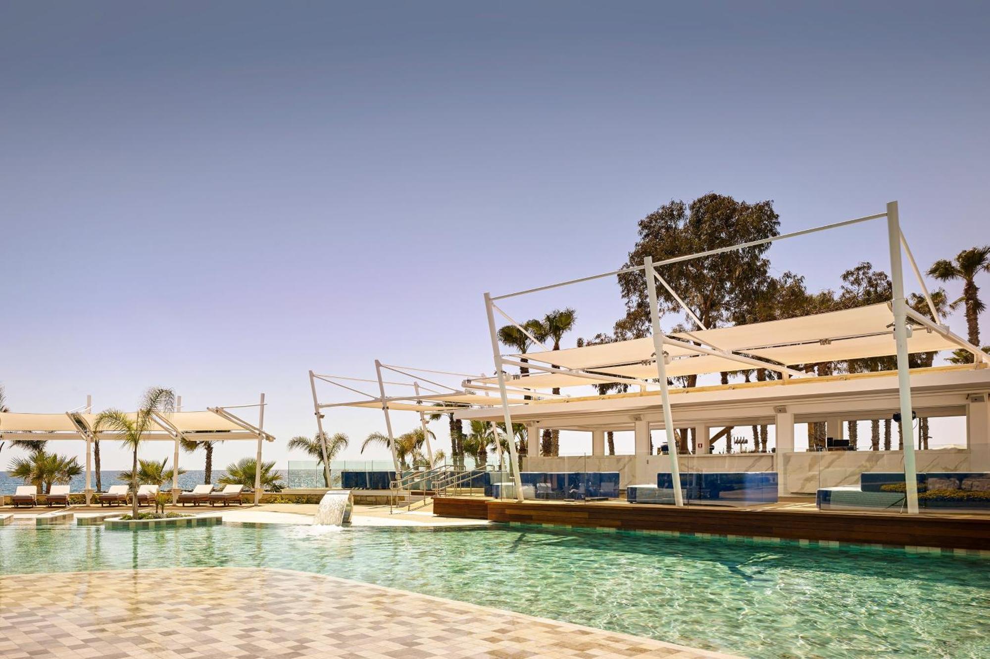 パークレーン ア ラグジュアリー コレクション リゾート アンド スパ リマソール エクステリア 写真 The pool at the hotel