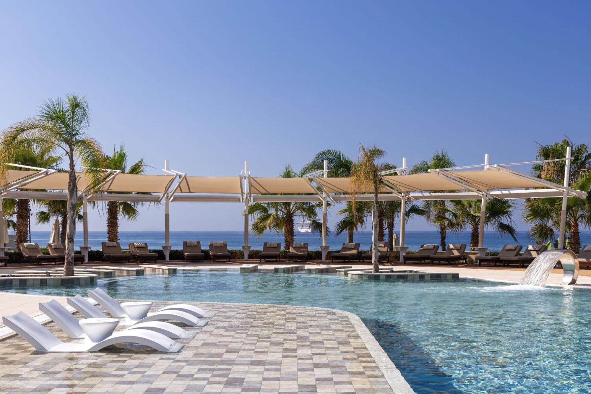 パークレーン ア ラグジュアリー コレクション リゾート アンド スパ リマソール エクステリア 写真 The pool at the resort