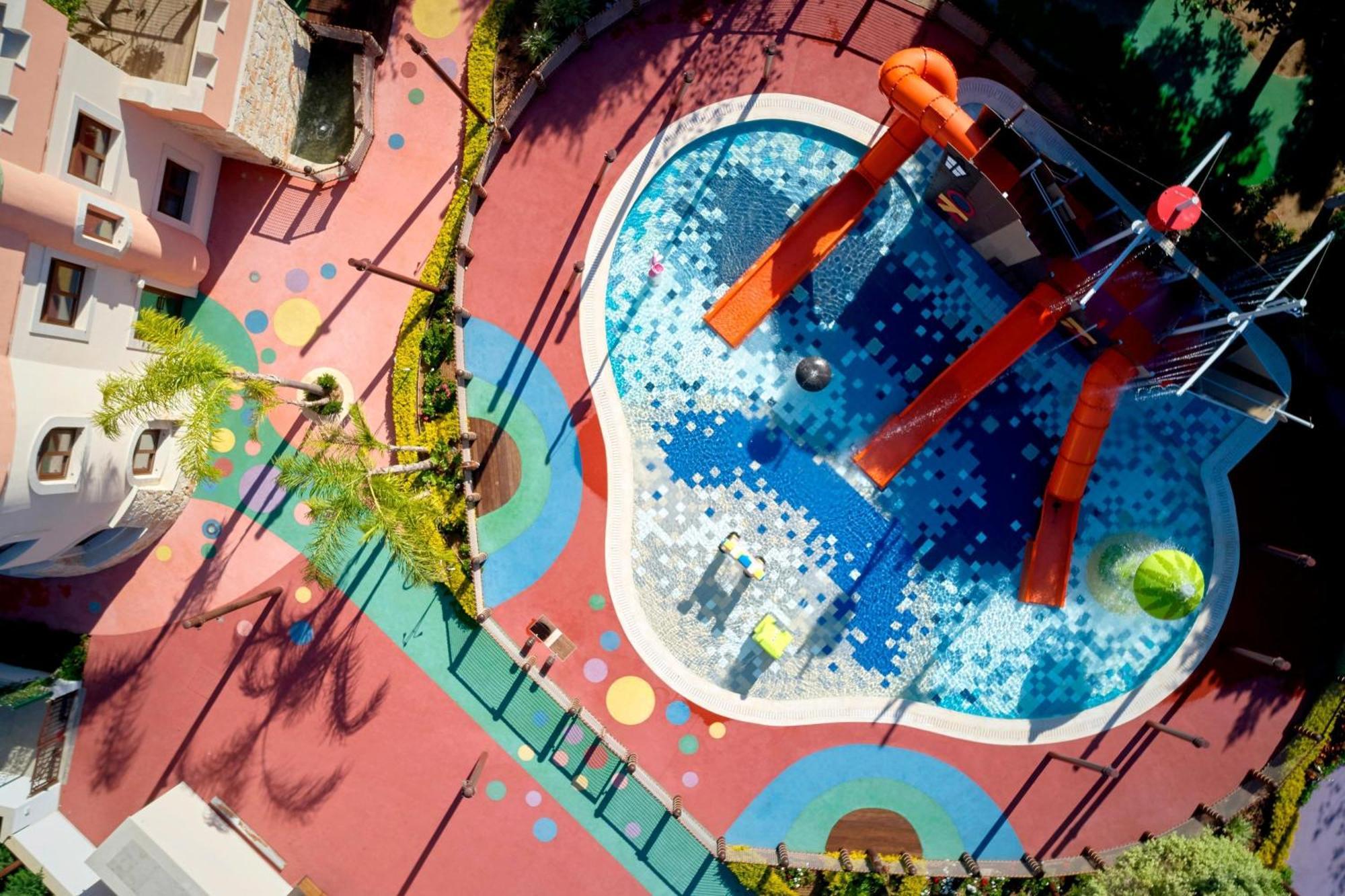 パークレーン ア ラグジュアリー コレクション リゾート アンド スパ リマソール エクステリア 写真 Playground in the park